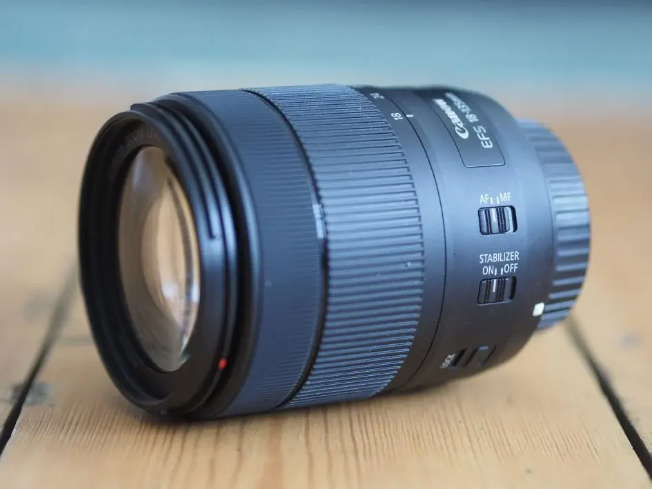 EF-S18-135mm F3.5-5.6 IS USMのレビュー比較まとめ 高速AFと18-135mm